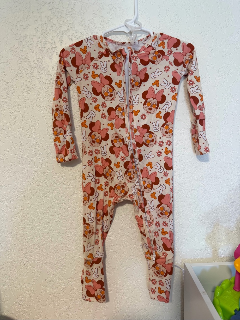 Unbranded Groovy Peace Sign Minnie Mouse Bamboo Footie Pajamas 6-12 Months
